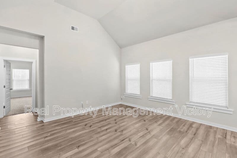 Clanton House: 275 Avalon Way