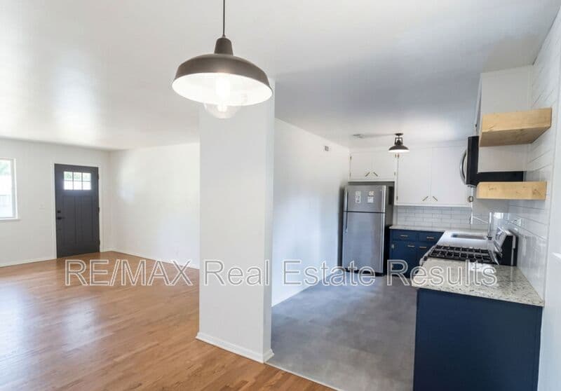 Fayetteville House: 113 N Nolan Ave