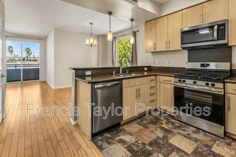 Escondido Condo: 405 W 2nd Avenue