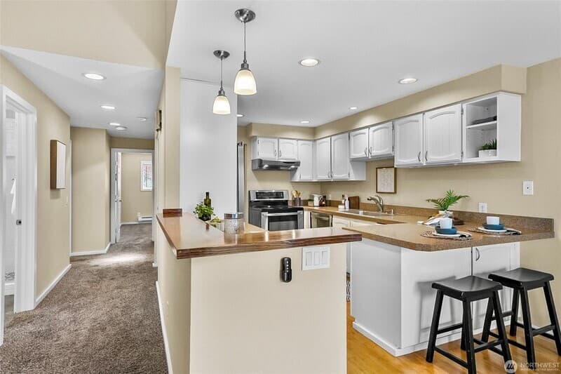 kirkland Condo: 629 Kirkland Way