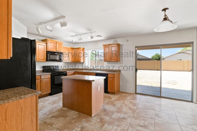 Maricopa House: 41881 W Avella Dr
