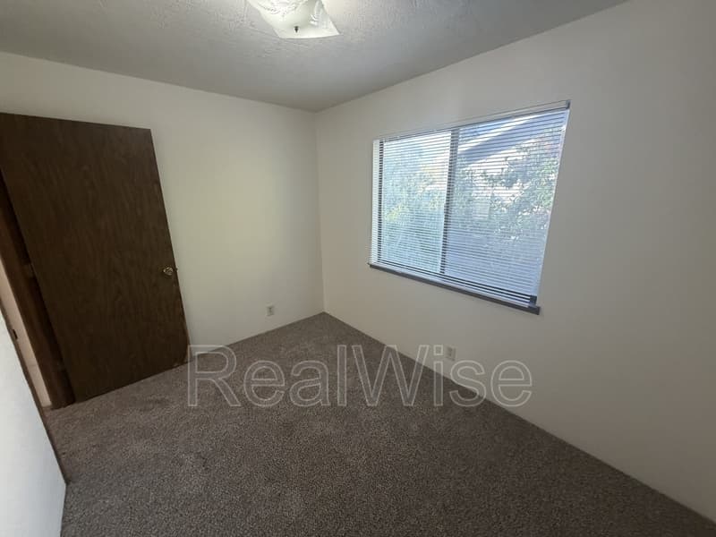 Grants Pass Condo: 832 NE D St