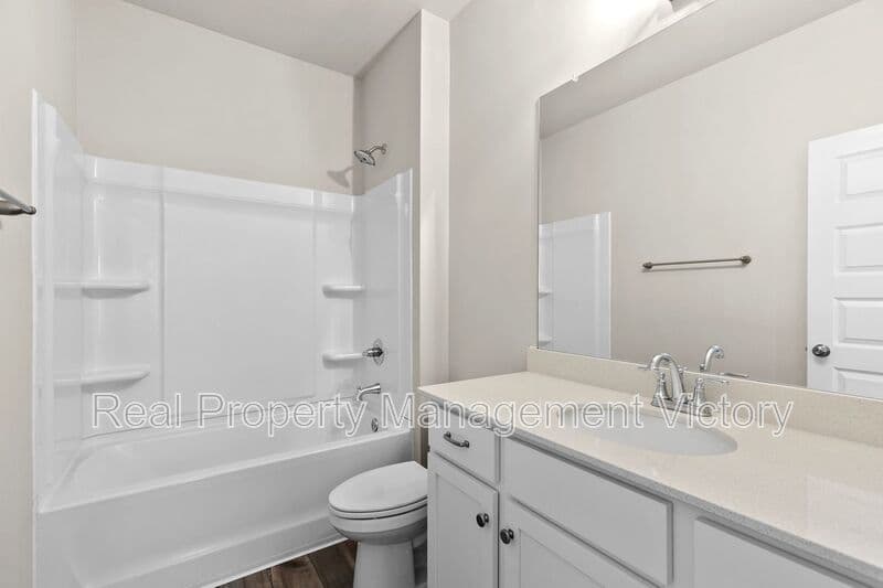 Clanton House: 275 Avalon Way