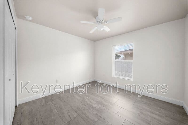 Fort Myers House: 2403-2405 MAPLE AVE