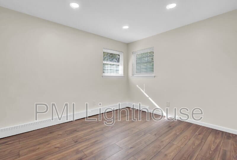 Huntington Station House: 164 W 19th St