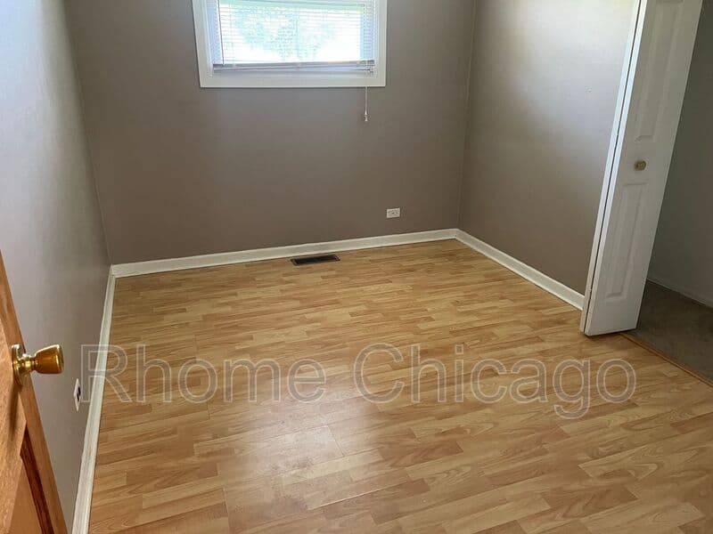 Carol Stream House: 564 Chippewa Trail