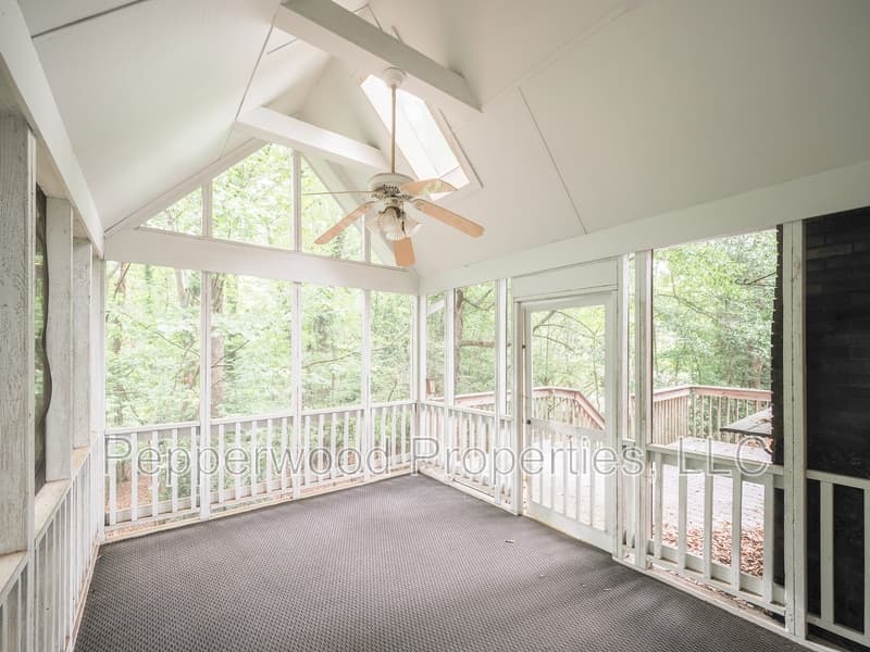 Spartanburg House: 204 Fernbrook Circle