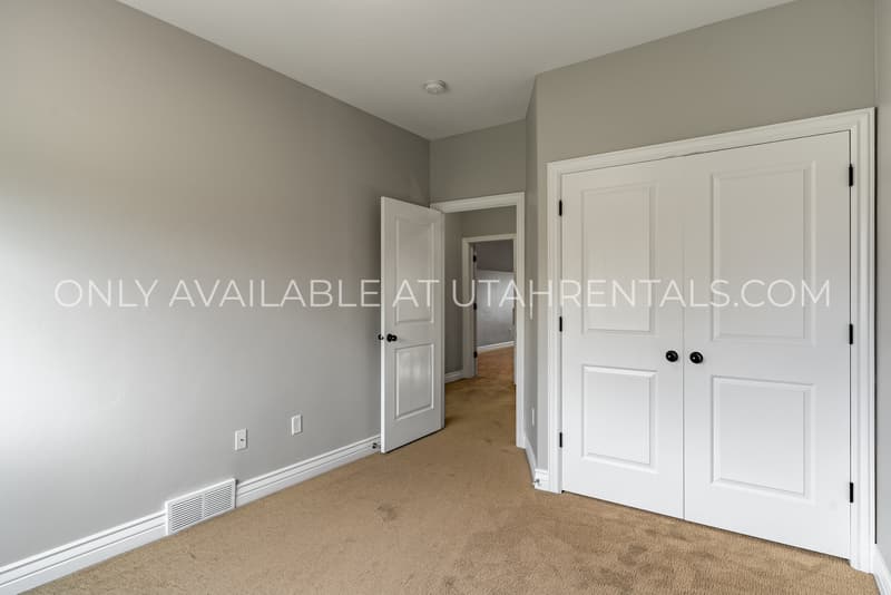 Orem House: 2032 West Golden Pond Way