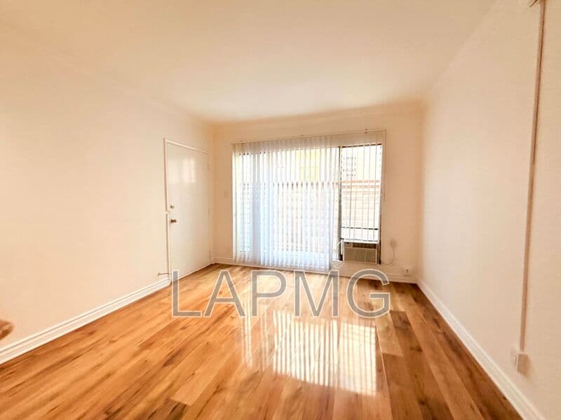 Los Angeles House: 1266 N Serrano