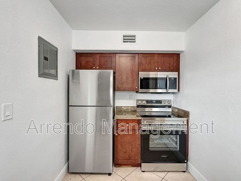 Miami House: 8475 SW 94th St