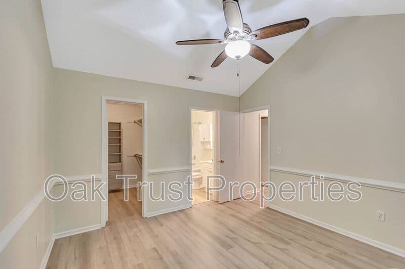Charleston House: 1755 River Front Drive