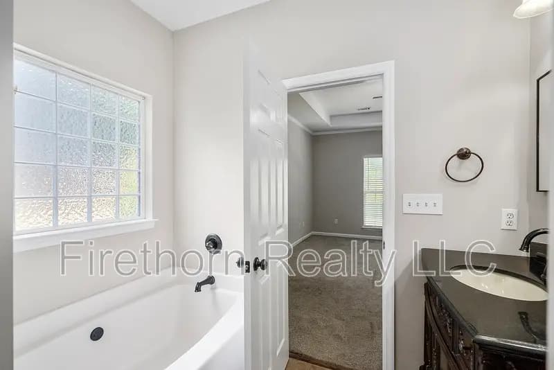 North Augusta House: 932 Sudlow Lake Road