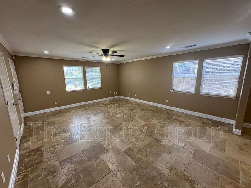 Visalia House: 744 West Buena Vista Ave
