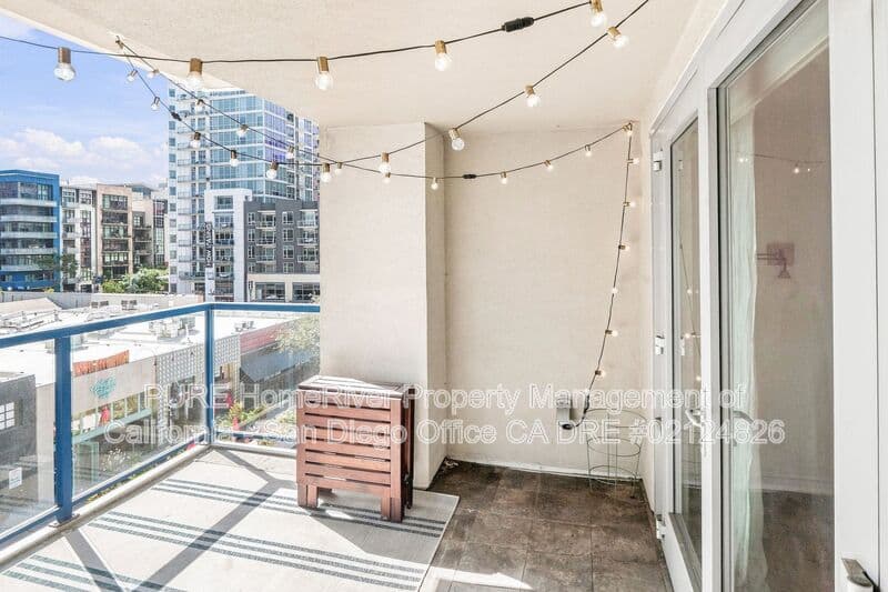 San Diego House: 875 G St