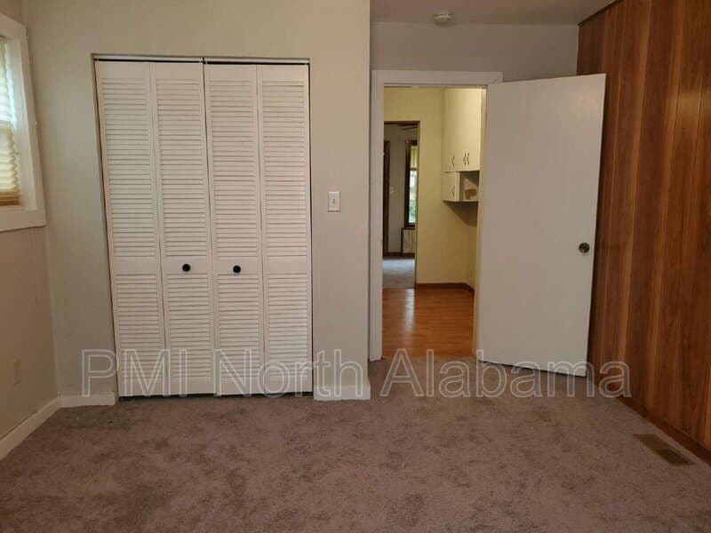 Huntsville House: 3017 Deerfield Rd NW