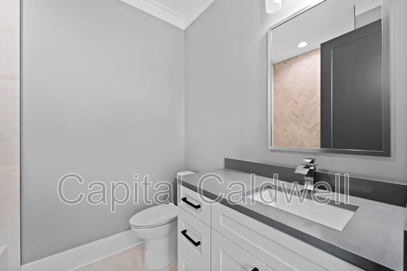 Sarasota House: 2345 Bahia Vista St