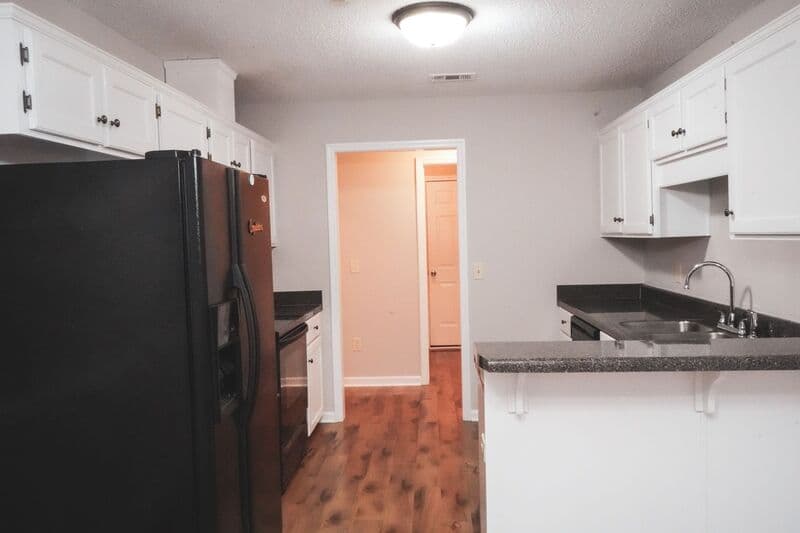 Midway House: 438 Edgewater Dr