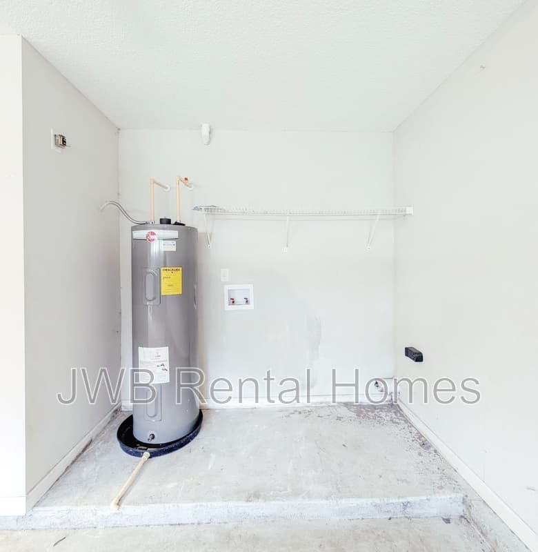Jacksonville House: 2801 Myrtis Rd