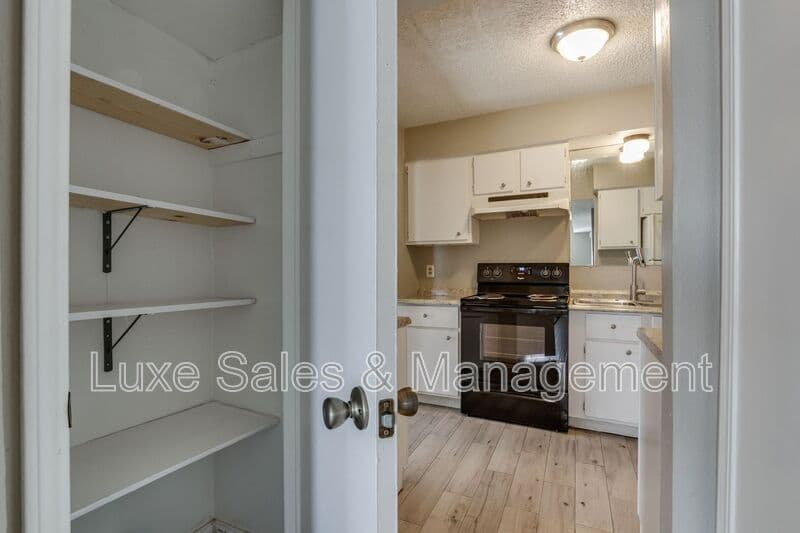 Oklahoma City House: 6048 NW Expressway