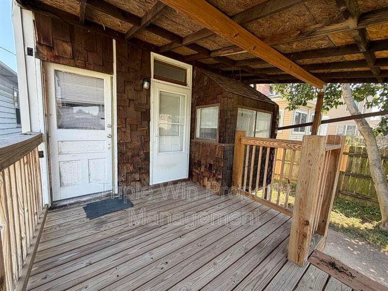 St. Louis House: 5246 Blow St