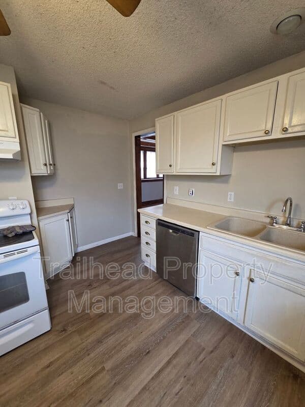 Kansas City House: 219 N Monroe