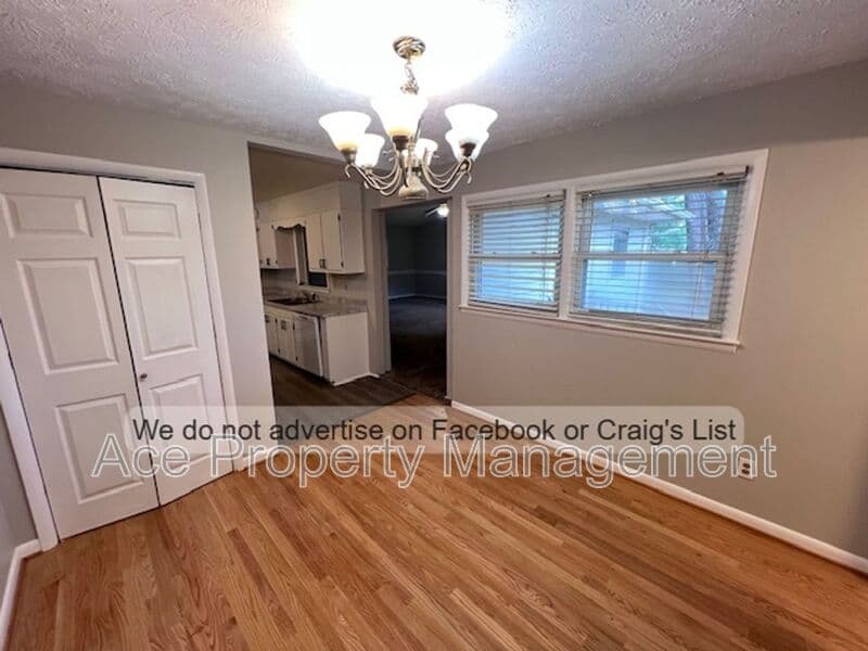 Fayetteville House: 219 N Ingleside Drive