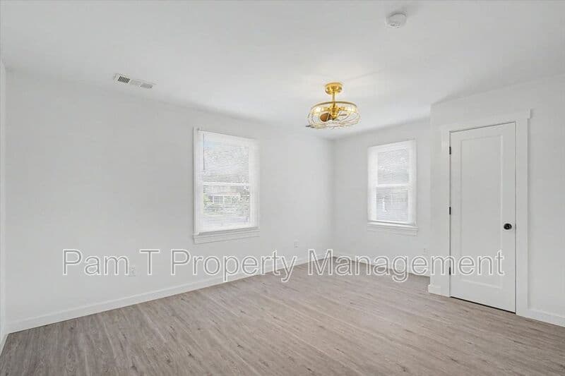 Savannah House: 201 - A W 37th St