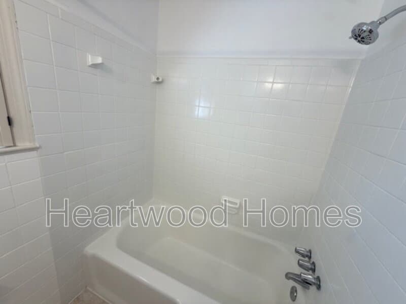 Columbia House: 1213 Deerwood Street