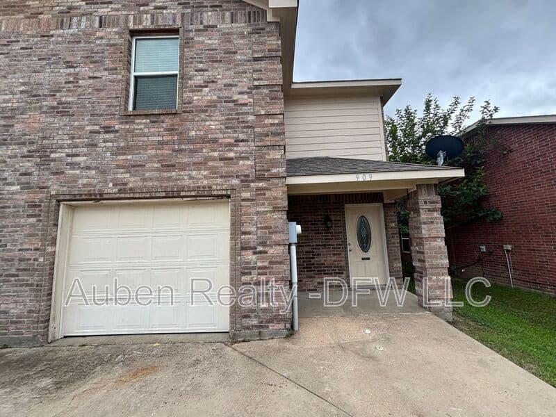 Princeton House: 909 Parkplace Ridge
