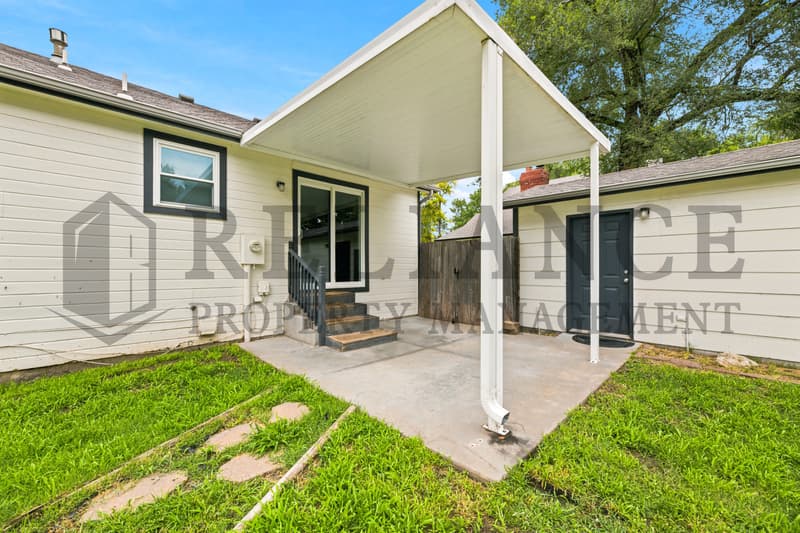 Andover House: 516 North Lakeside Drive