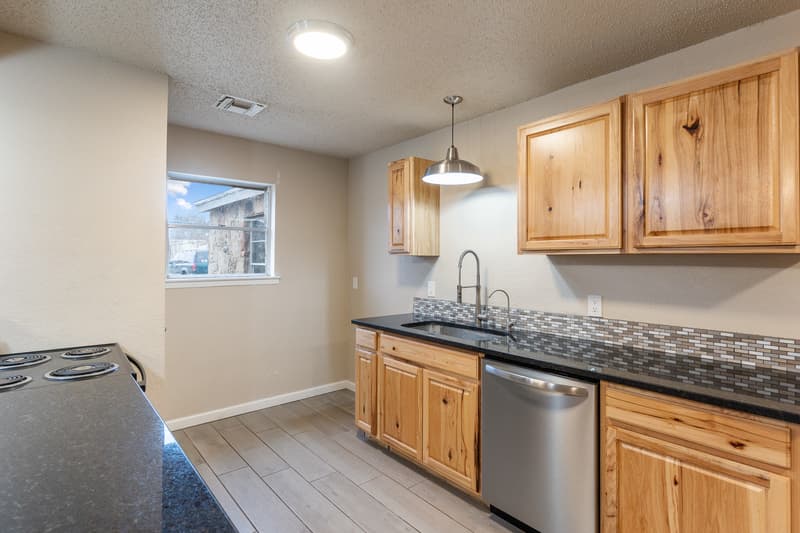 Burnet House: 400 North River Oaks Drive