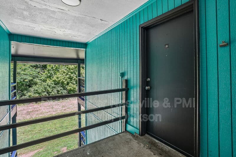Dickson Condo: 405 Spring Street