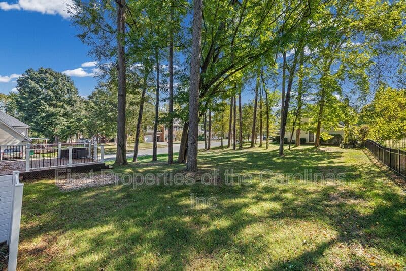 Charlote House: 612 Grays Creek