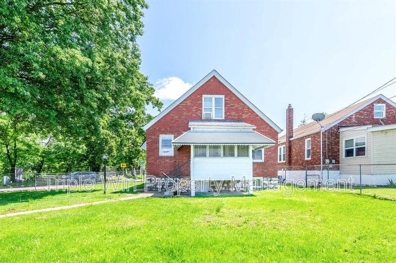 Saint Louis House: 8601 Virgil Ave