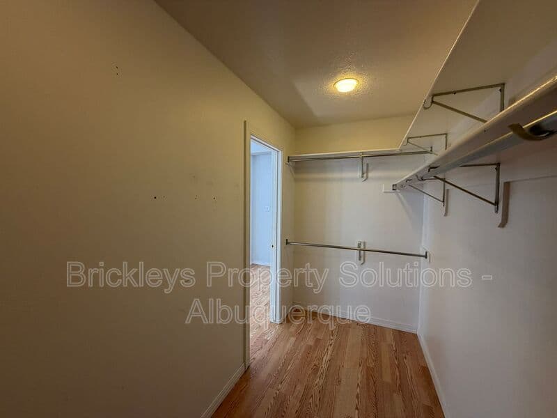 Albuquerque House: 6517 Glen Oak NE