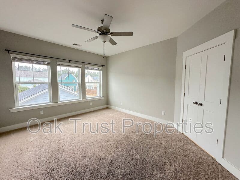 Summerville House: 651 Blueway Avenue