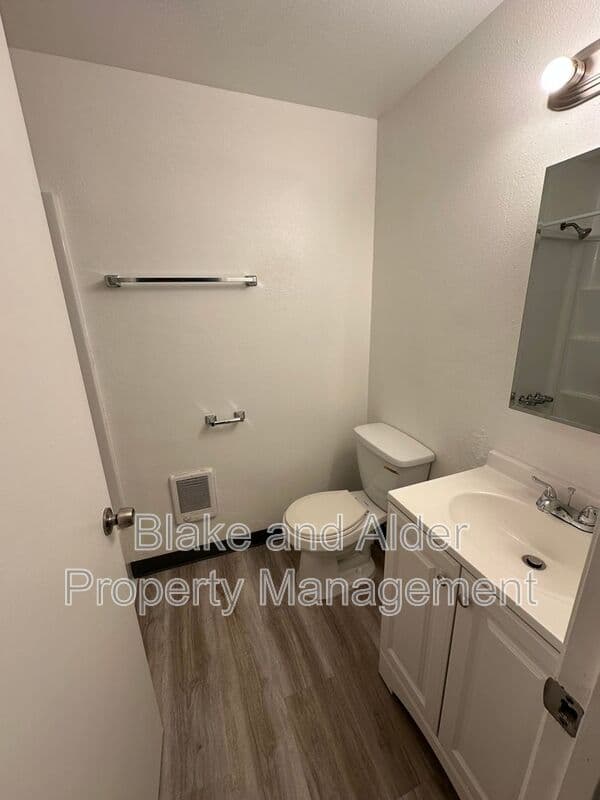 Portland House: 15847 SE Stark Street
