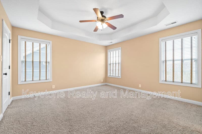 Clarksville House: 982 Big Sky Drive