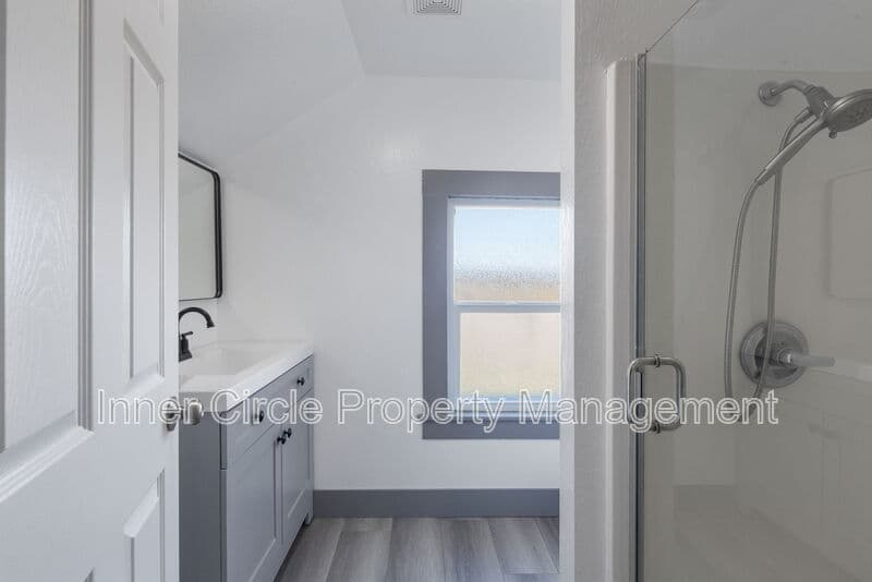 Brentwood House: 2750 Concord Avenue