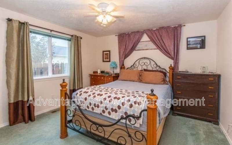 Albany House: 3122 30th SE