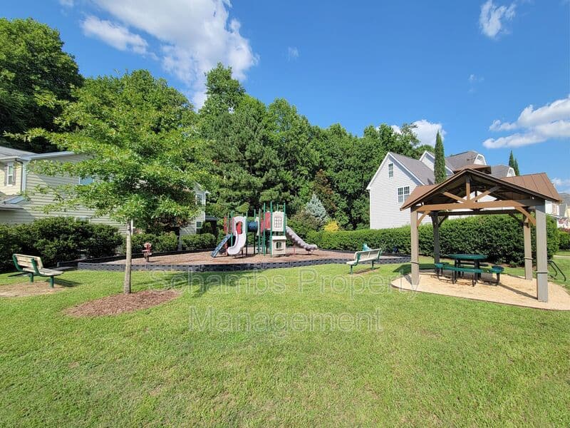 Fuquay Varina House: 414 Banagher Ln
