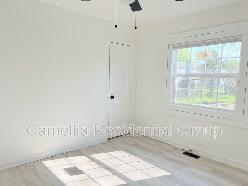 Birmingham House: 5617 Avenue Q