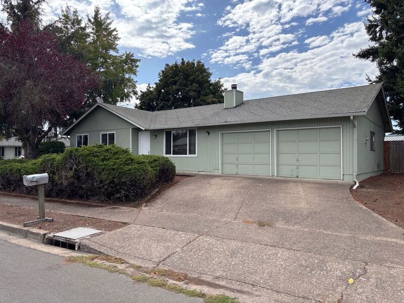 Eugene House: 318 Mira Court