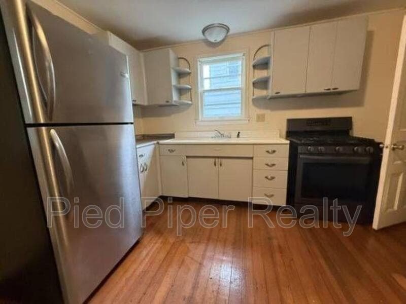 Freeport House: 816 South James Avenue