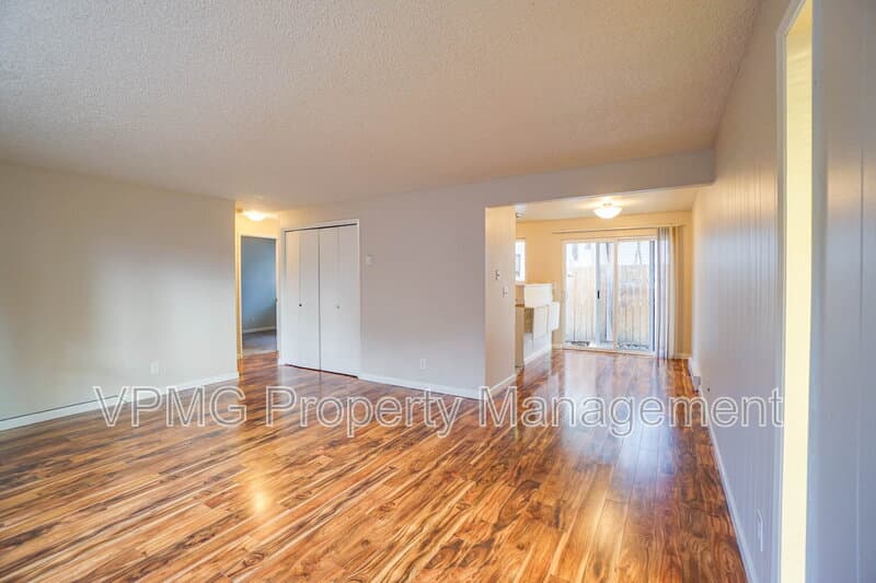 Vancouver Condo: 3208 M St