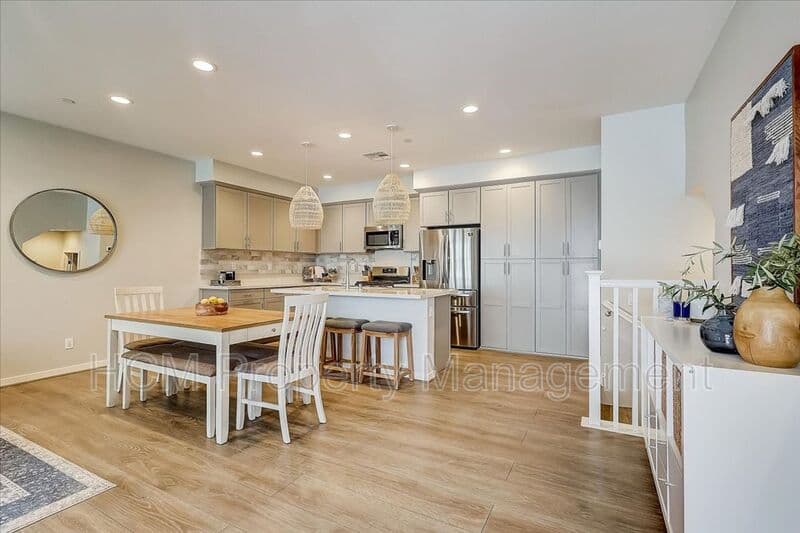 Lake Forest House: 303 Limestone