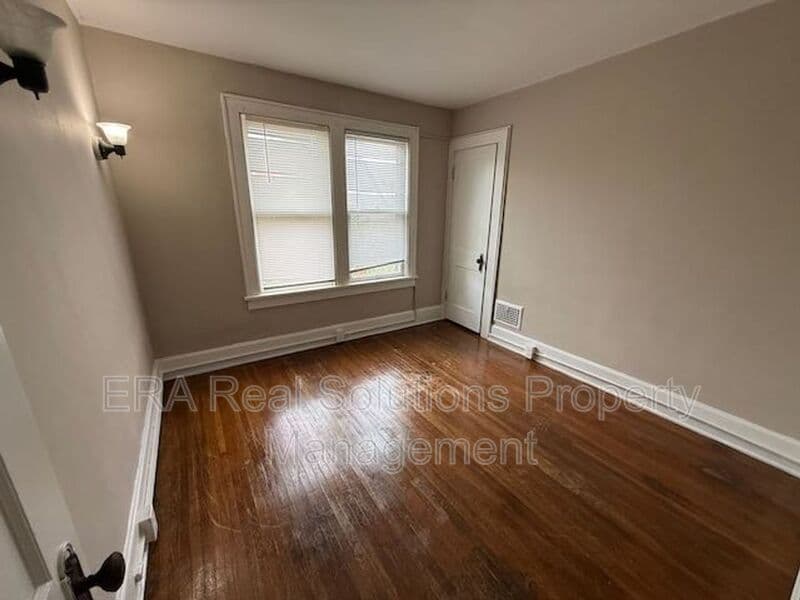 Columbus Condo: 121 North Oakley Ave.