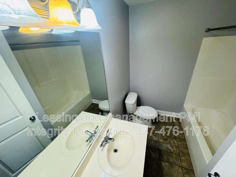 Lafayette House: 127 Country Living Dr