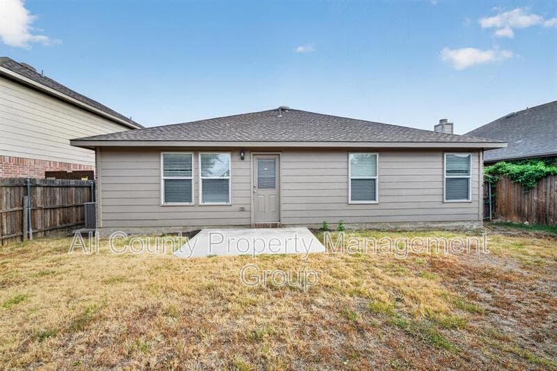 Fort Worth House: 320 Chalkstone Drive