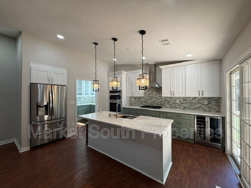 STONE MOUNTAIN House: 1239 AUTUMN HILL LANE